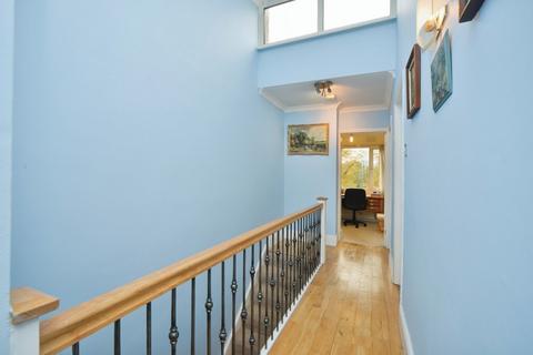 210b Ravensbourne Avenue, Beckenham, BR3 5HG