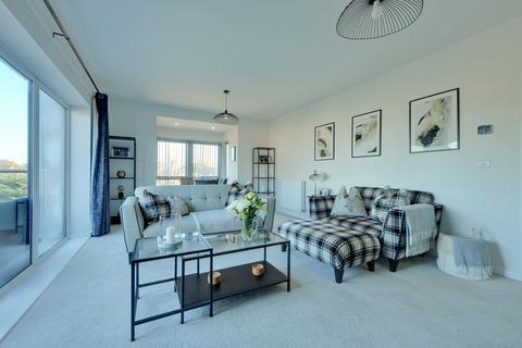 2 bedroom apartment for sale, Craftmans Crescent, Priory Court, RH15