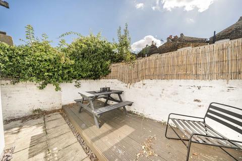 2 bedroom flat for sale, Whewell Road, London N19