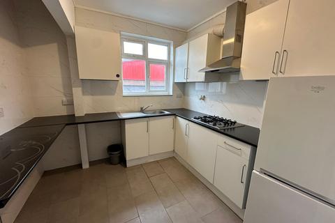 3 bedroom flat to rent, Lower Richmond Road, Richmond TW9