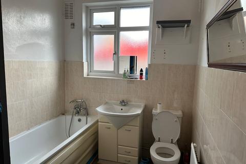 3 bedroom flat to rent, Lower Richmond Road, Richmond TW9