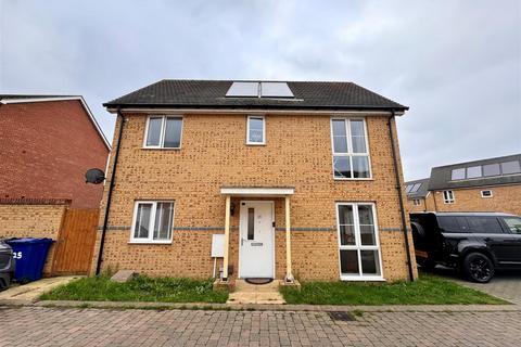 3 bedroom detached house to rent, Grangewick Road, Grays