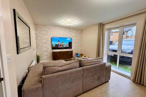 3 bedroom detached house to rent, Grangewick Road, Grays