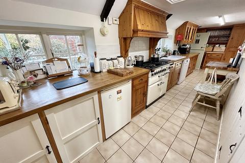 4 bedroom detached house for sale, East Burton