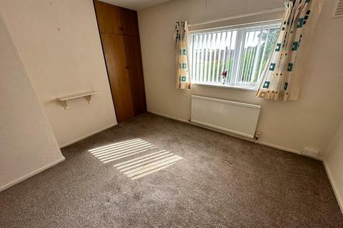 96 Brackenfield Avenue, Stoke-on-trent, ST2 0DG