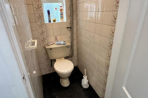 96 Brackenfield Avenue, Stoke-on-trent, ST2 0DG