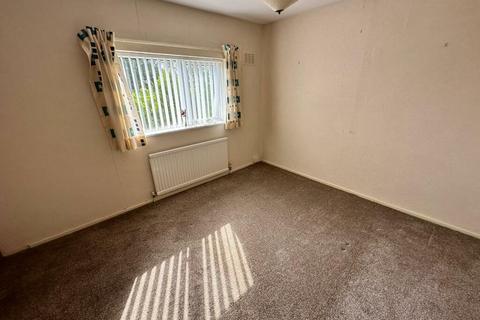 96 Brackenfield Avenue, Stoke-on-trent, ST2 0DG