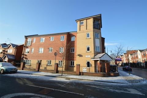 3 bedroom flat to rent, Stretford Road, Manchester M15