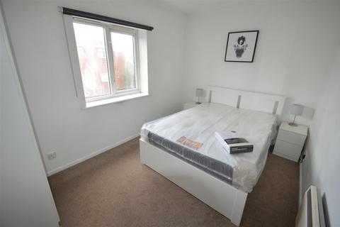 3 bedroom flat to rent, Stretford Road, Manchester M15