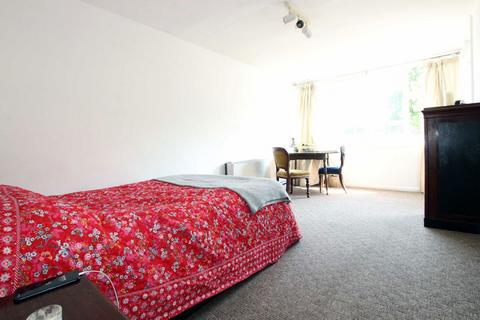 Studio to rent, Howson Terrace, Richmond TW10