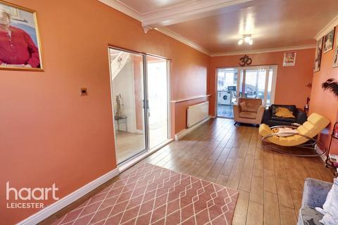 4 bedroom semi-detached house for sale, Woodville Road, Leicester