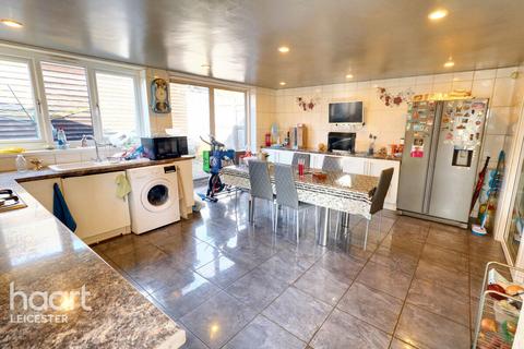 4 bedroom semi-detached house for sale, Woodville Road, Leicester