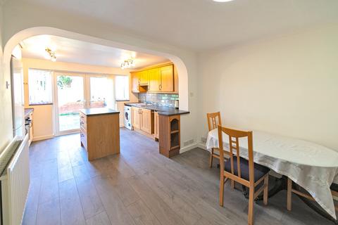 3 bedroom detached bungalow to rent, Whalley Drive, Bletchley, MK3