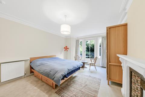 4 bedroom flat to rent, Primrose Gardens, Belsize Park, London