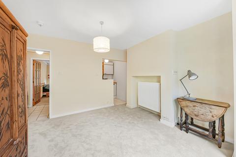 4 bedroom flat to rent, Primrose Gardens, Belsize Park, London