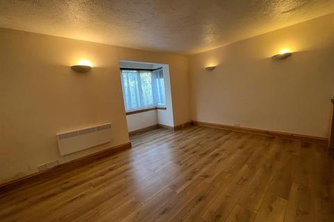 Studio to rent, Harp Island Close, London