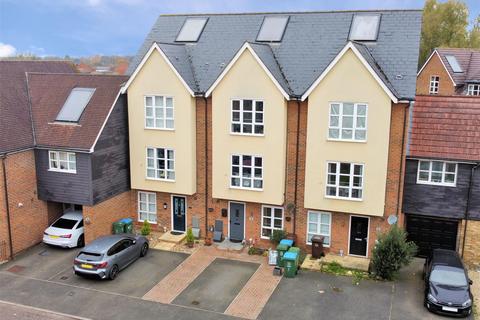 4 bedroom townhouse for sale, Fuggle Drive, Aylesbury HP21