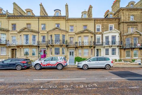 1 bedroom flat for sale, Kirkley Cliff, Lowestoft