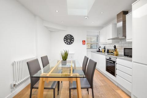 2 bedroom serviced apartment to rent, Berwick Street , London W1F