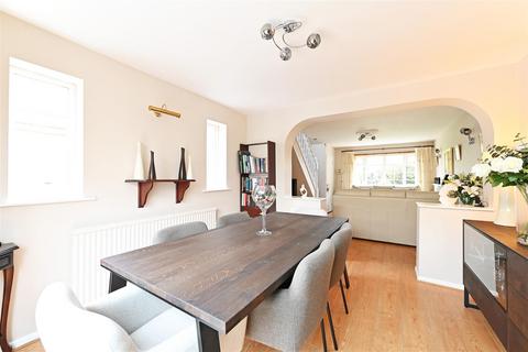 4 bedroom detached house to rent, Gainsborough Road, Dronfield