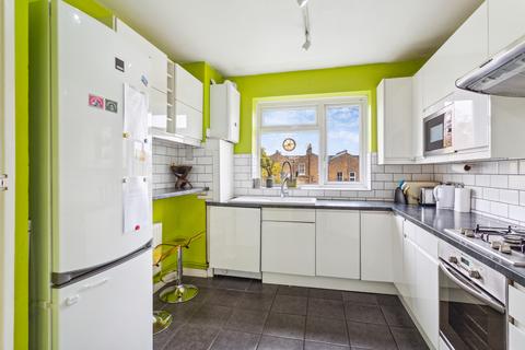 4 bedroom flat to rent, Brighton Road, London