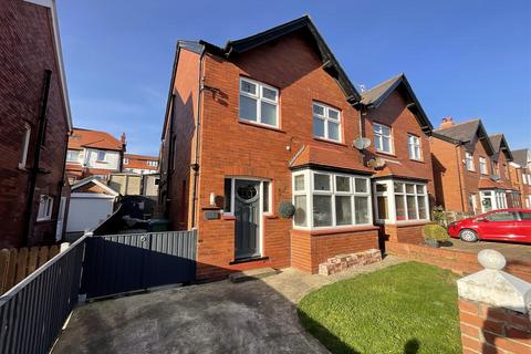 3 bedroom house for sale, Peasholm Gardens, Scarborough