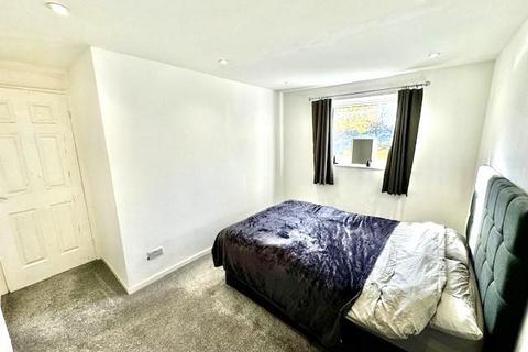 3 bedroom end of terrace house to rent, Coal Hill Green, Leeds