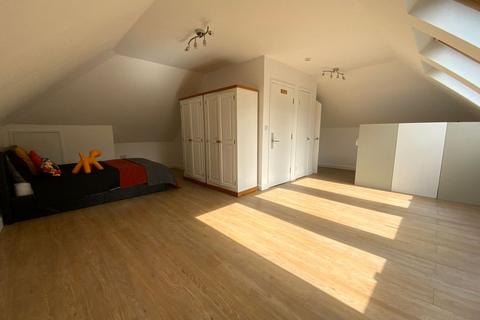 1 bedroom in a house share to rent, Dashwood Avenue, High Wycombe, HP12