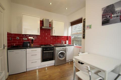 2 bedroom flat to rent, Sholebroke Avenue, Leeds, West Yorkshire, LS7