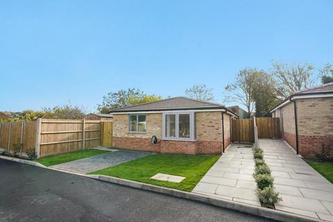 2 bedroom bungalow to rent, Eshan drive, Kent BR5