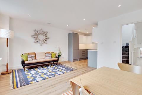 2 bedroom maisonette for sale, Roman Road, London E3