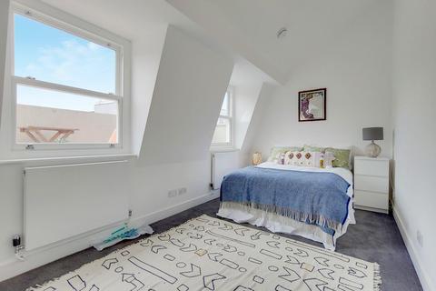 2 bedroom maisonette for sale, Roman Road, London E3