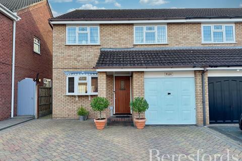 4 bedroom semi-detached house for sale, Southbury Close, Hornchurch, RM12