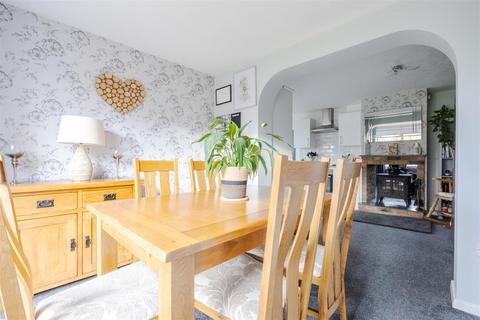 3 bedroom semi-detached house for sale, Stovin Crescent, Winterton