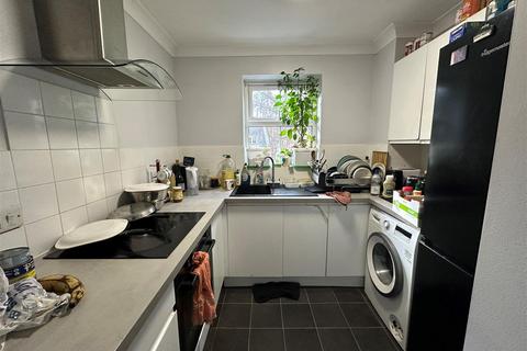 2 bedroom flat to rent, Pound Road, Aldershot