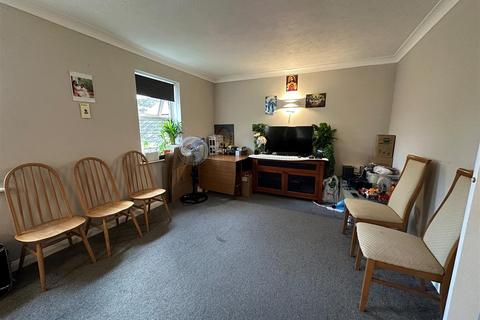 2 bedroom flat to rent, Pound Road, Aldershot