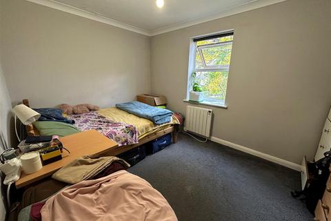 2 bedroom flat to rent, Pound Road, Aldershot