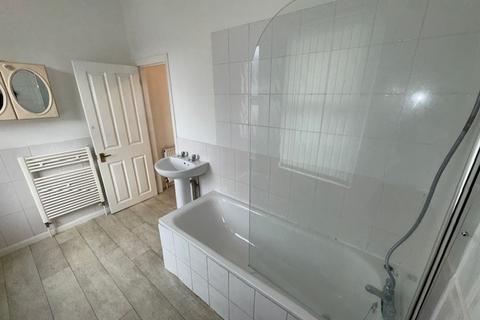 2 bedroom flat to rent, Poulton Road, Wallasey CH44