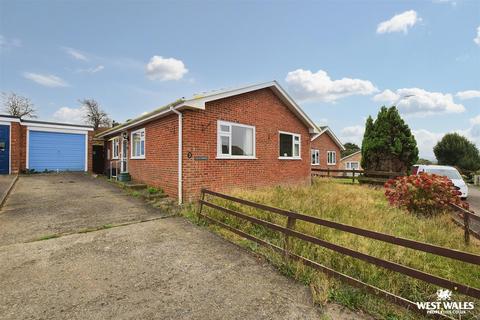 3 bedroom detached bungalow for sale, Dolwerdd Estate, Penparc, Cardigan