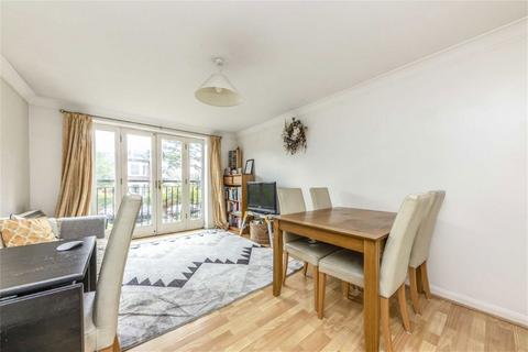 2 bedroom flat to rent, Rosebank Close, Teddington TW11