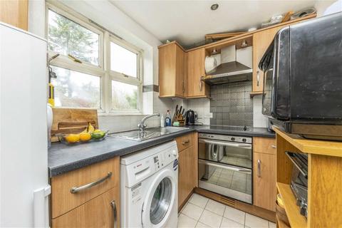 2 bedroom flat to rent, Rosebank Close, Teddington TW11