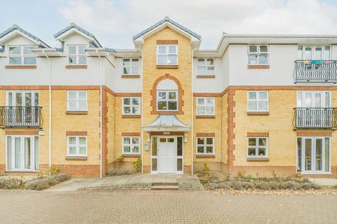 2 bedroom flat to rent, Rosebank Close, Teddington TW11