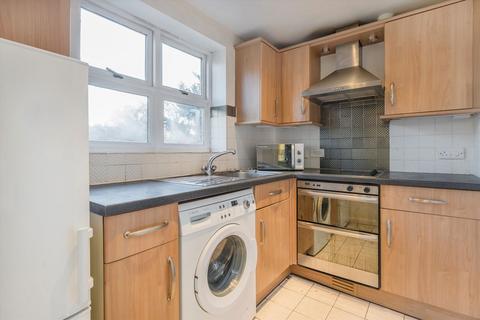 2 bedroom flat to rent, Rosebank Close, Teddington TW11