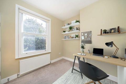 2 bedroom flat for sale, Mare Street, London E8