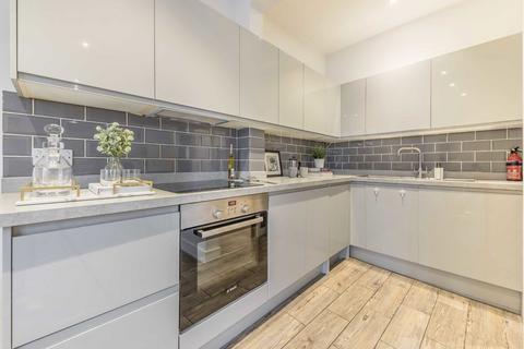 2 bedroom flat for sale, Mare Street, London E8