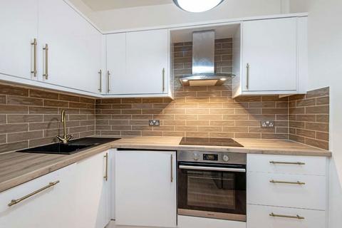 2 bedroom flat for sale, Sylvester Path, London E8