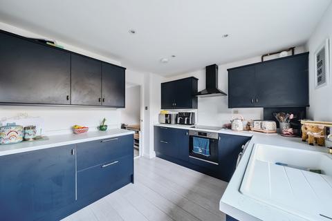 31 Abinger Close, North Holmwood, Dorking, RH5 4TB