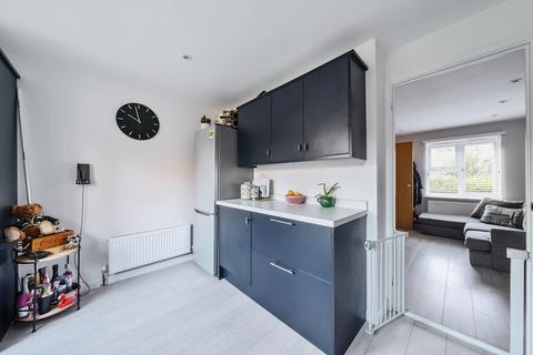 31 Abinger Close, North Holmwood, Dorking, RH5 4TB