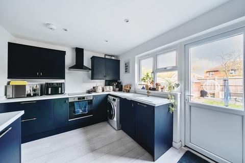 31 Abinger Close, North Holmwood, Dorking, RH5 4TB