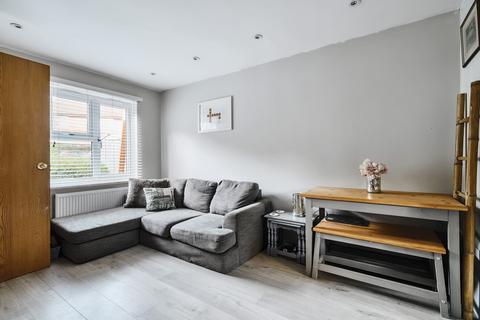 31 Abinger Close, North Holmwood, Dorking, RH5 4TB
